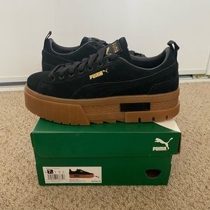 BRAND NEW. Puma Mayze WMNS Platform Sneaker Black/Gum bottoms 7.5W